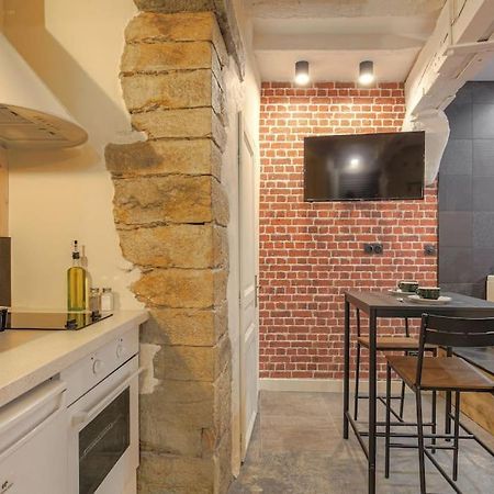 Industrial-Style Studio With Bathtub, Vieux-Lyon Eksteriør bilde