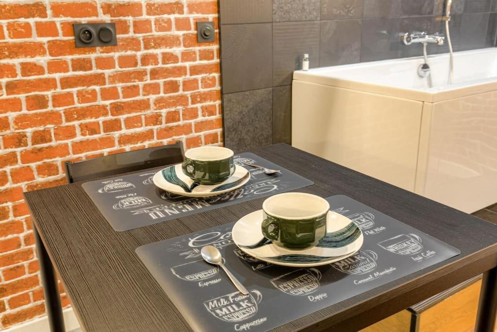 Industrial-Style Studio With Bathtub, Vieux-Lyon Eksteriør bilde