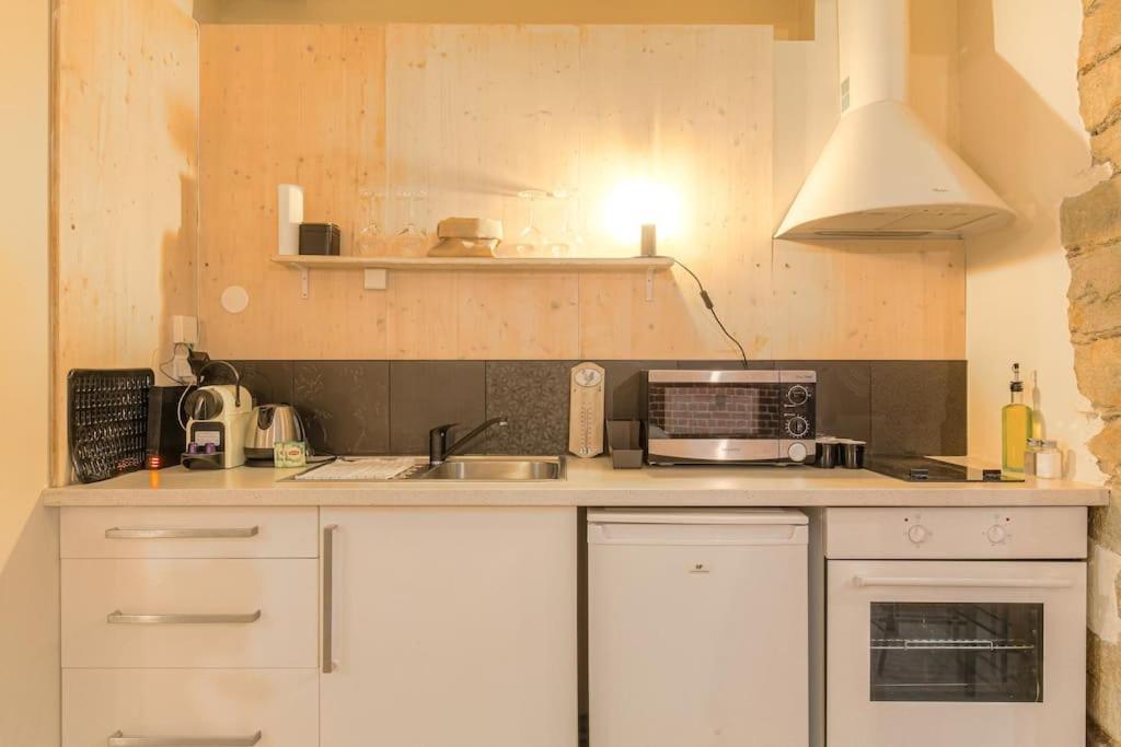 Industrial-Style Studio With Bathtub, Vieux-Lyon Eksteriør bilde
